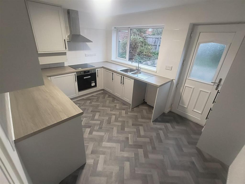 Kitchen 1.jpg