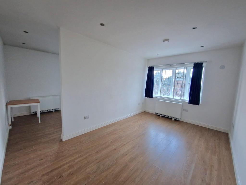 Flat 4 Armfield House 1 (4).jpg