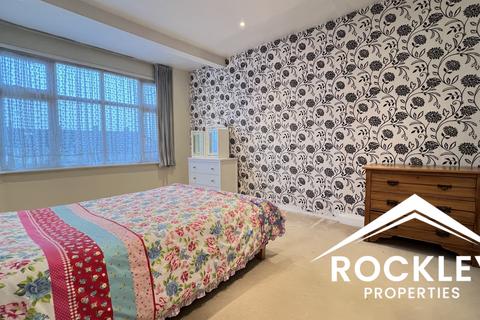 undefined, Eastern Avenue, Ilford IG2