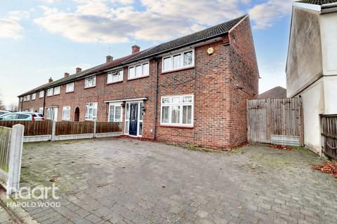 North Hill Drive, Harold Hill