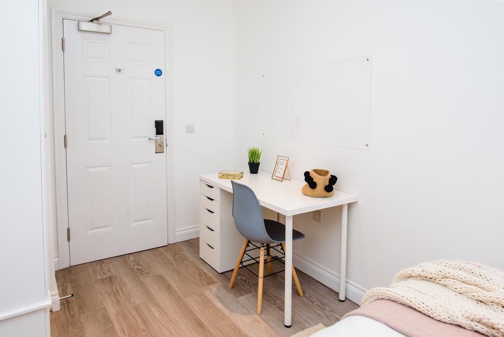 P KLp Gk MQeo Suusz A07 OZ.jpg