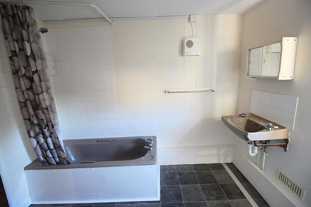 Bath Flat4.JPG