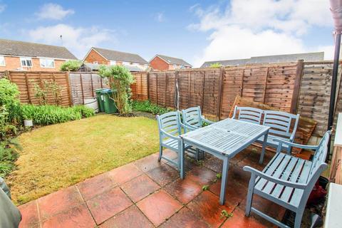 3 bedroom house to rent, Carey Close, Aylesbury