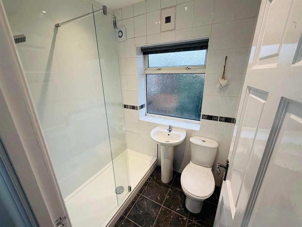 Shower Room / WC: