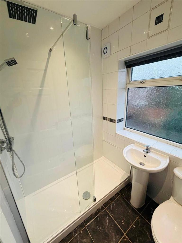 Shower Room / WC: