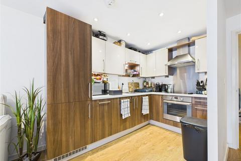 2 bedroom flat to rent, Paynes Park, Hitchin SG5