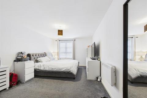 2 bedroom flat to rent, Paynes Park, Hitchin SG5