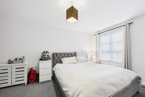 2 bedroom flat to rent, Paynes Park, Hitchin SG5