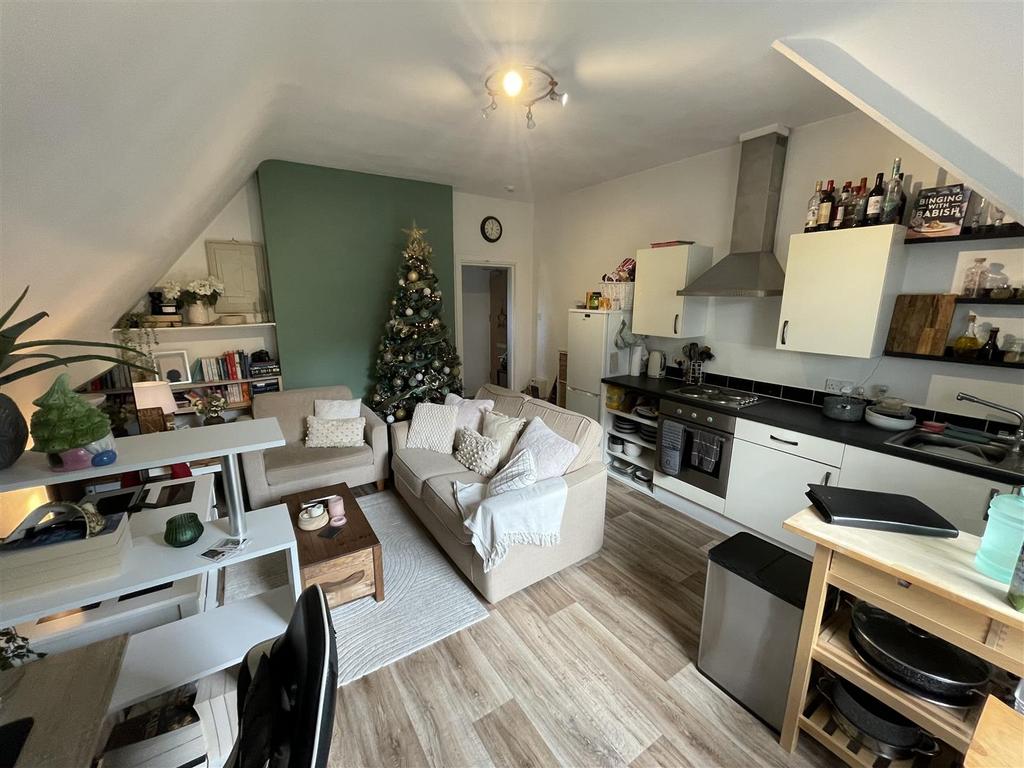 Lounge/Kitchen
