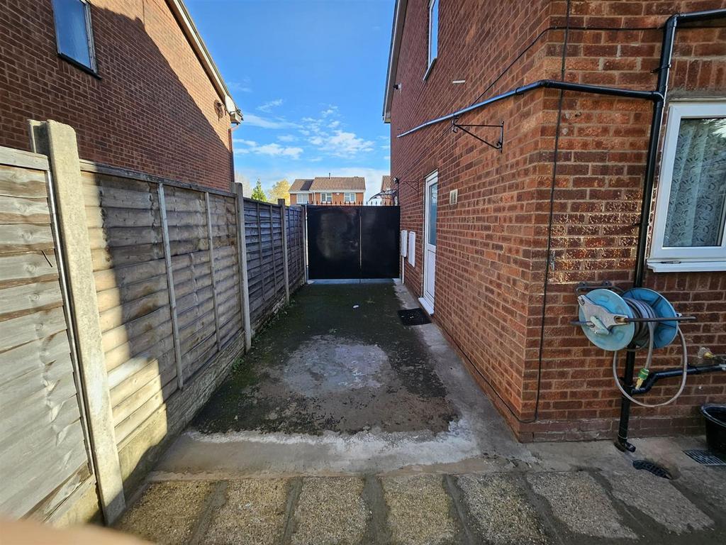 15 grebe close 14.jpg