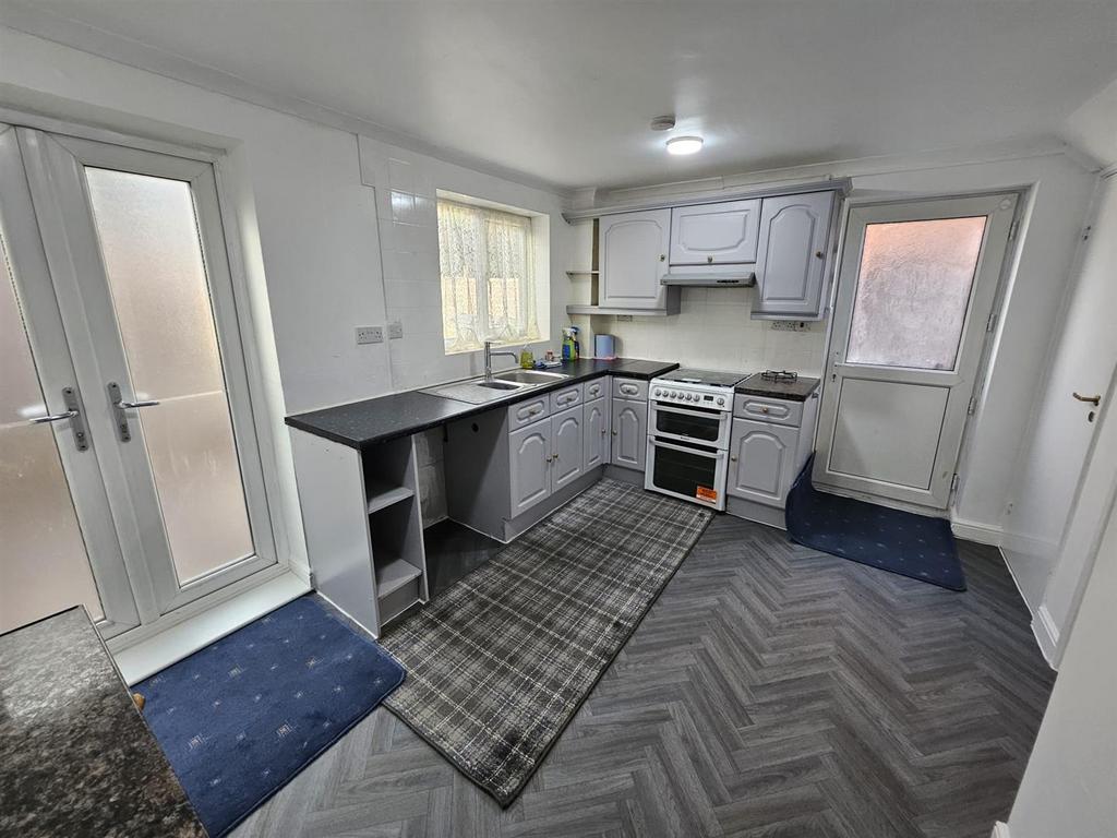 15 grebe close 5.jpg