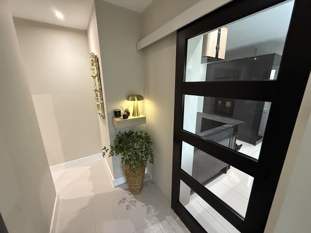 Entrance Hallway / Passageway