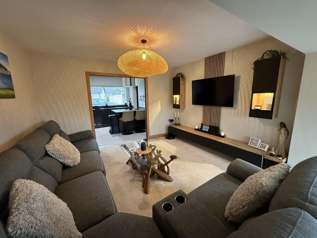 Louge/Dining Room
