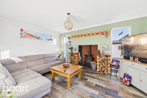4 bedroom detached house for sale, Adelaide Close, Waddington
