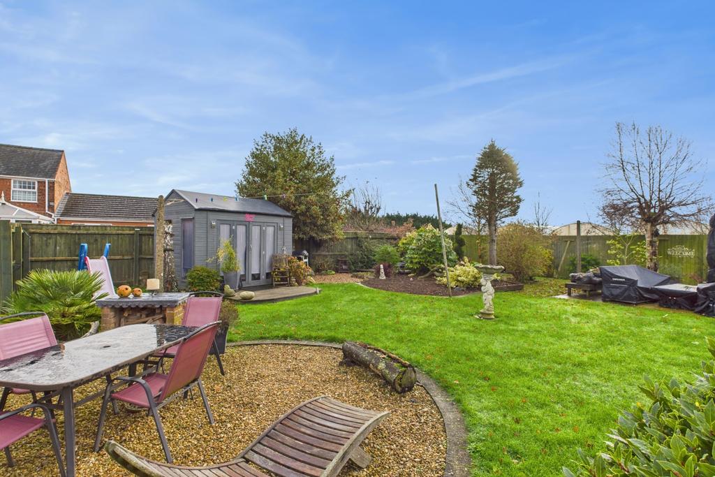 Ewe Move - Spalding - Moulton - Garden