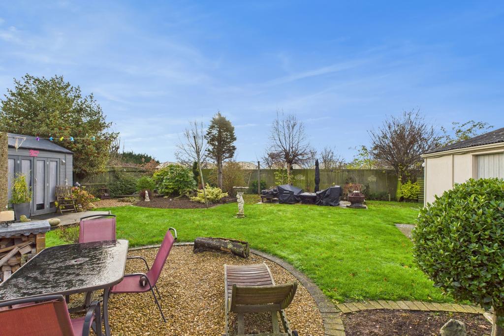 Ewe Move - Spalding - Moulton - Garden