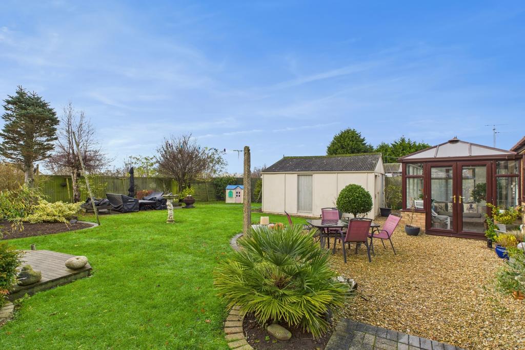 Ewe Move - Spalding - Moulton - Garden