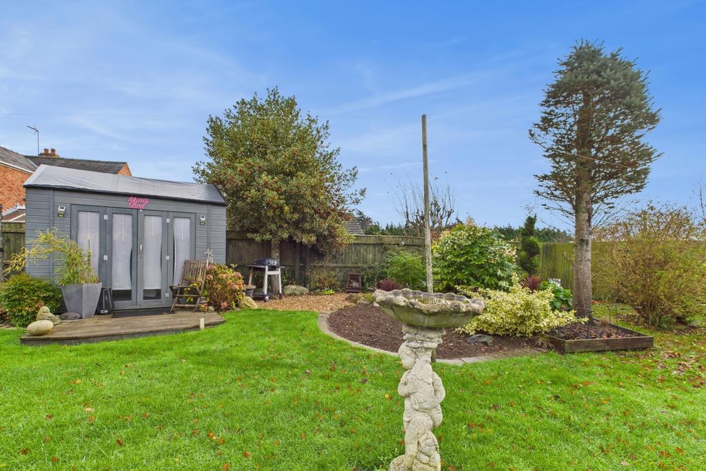 Ewe Move - Spalding - Moulton - Garden