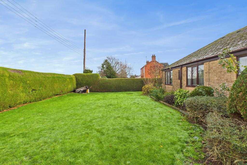 Ewe Move - Spalding - Moulton - Front Garden
