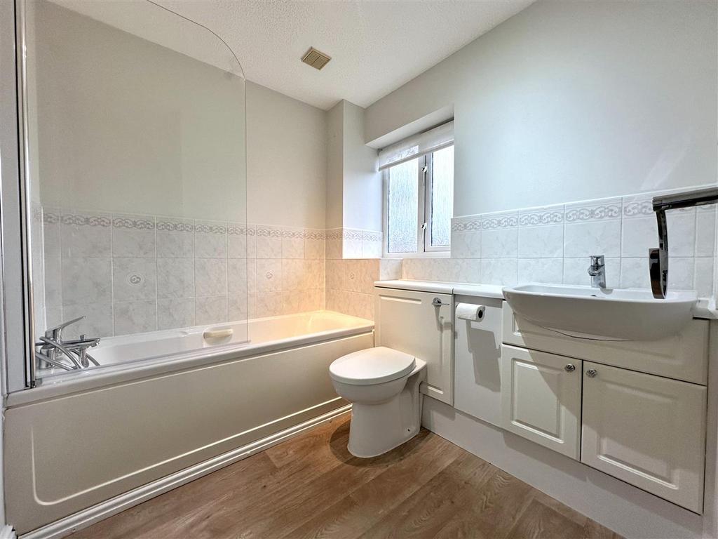 Family Bathroom 410