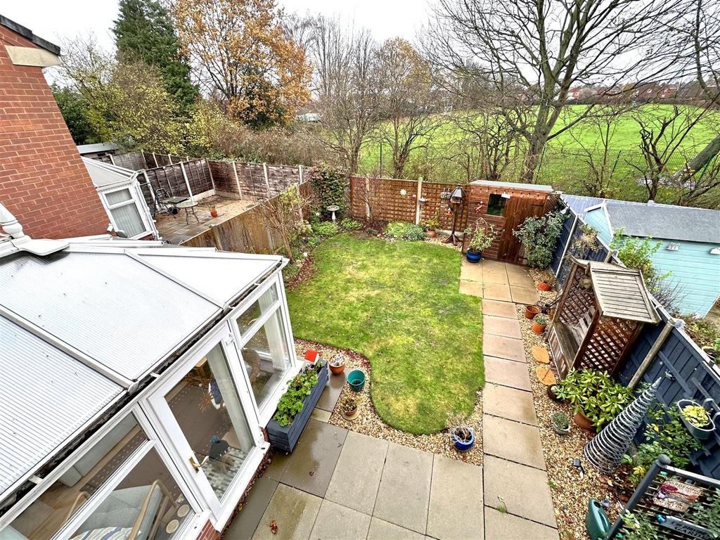 Rear Garden & Unspoiled Outlook 455