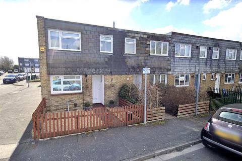 undefined, Greatfields Drive, Hillingdon UB8