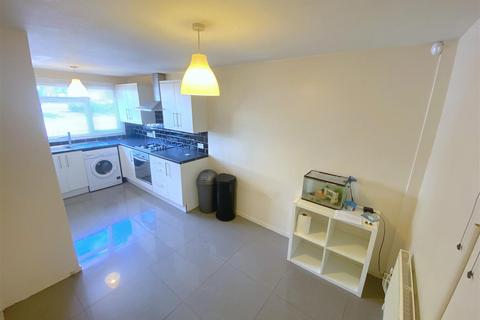 undefined, Greatfields Drive, Hillingdon UB8