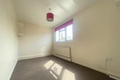 undefined, Greatfields Drive, Hillingdon UB8
