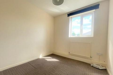 undefined, Greatfields Drive, Hillingdon UB8