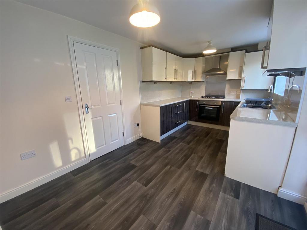 KITCHEN 1.jpg