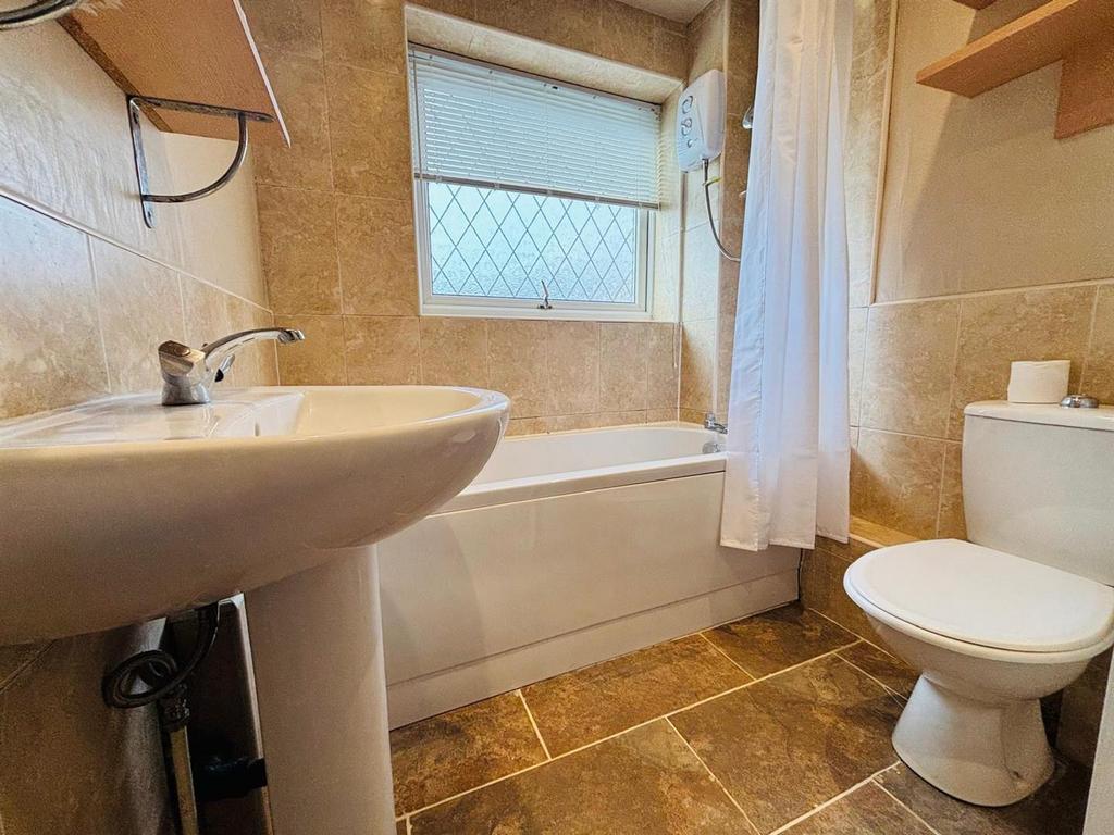Bathroom / WC: