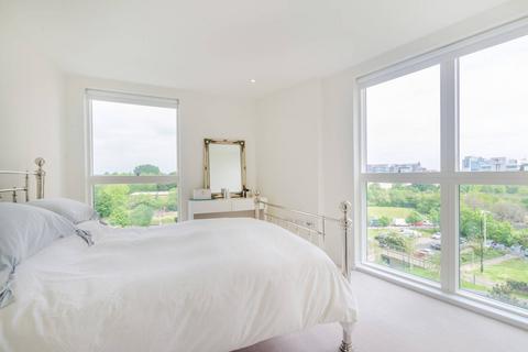 undefined, Kew Bridge West, Kew Bridge, Brentford, TW8