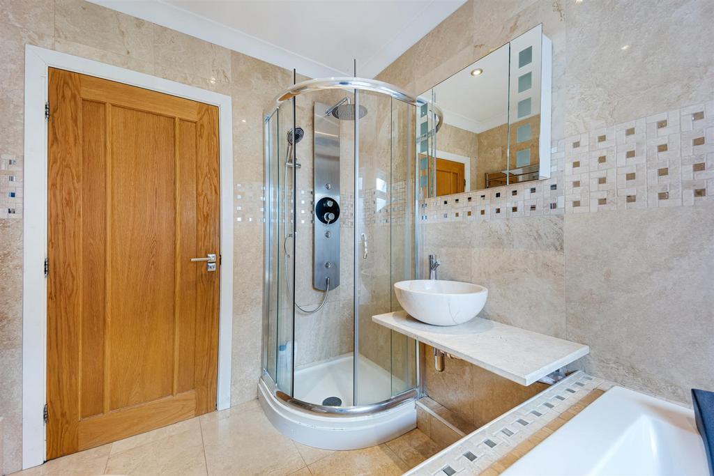 37 Ormskirk Road bathroom 2.jpg