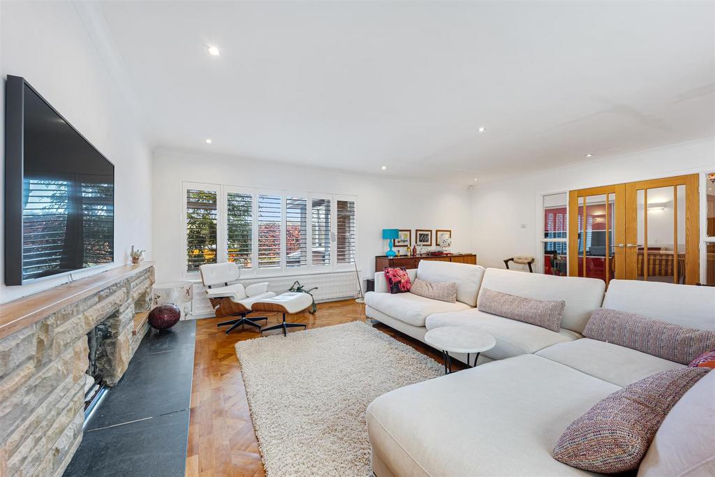 37 Ormskirk Road lounge 2.jpg