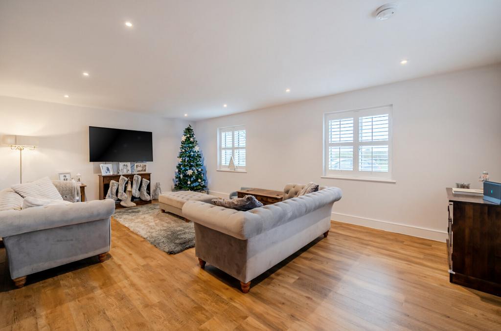 1383343-15-692dcd...