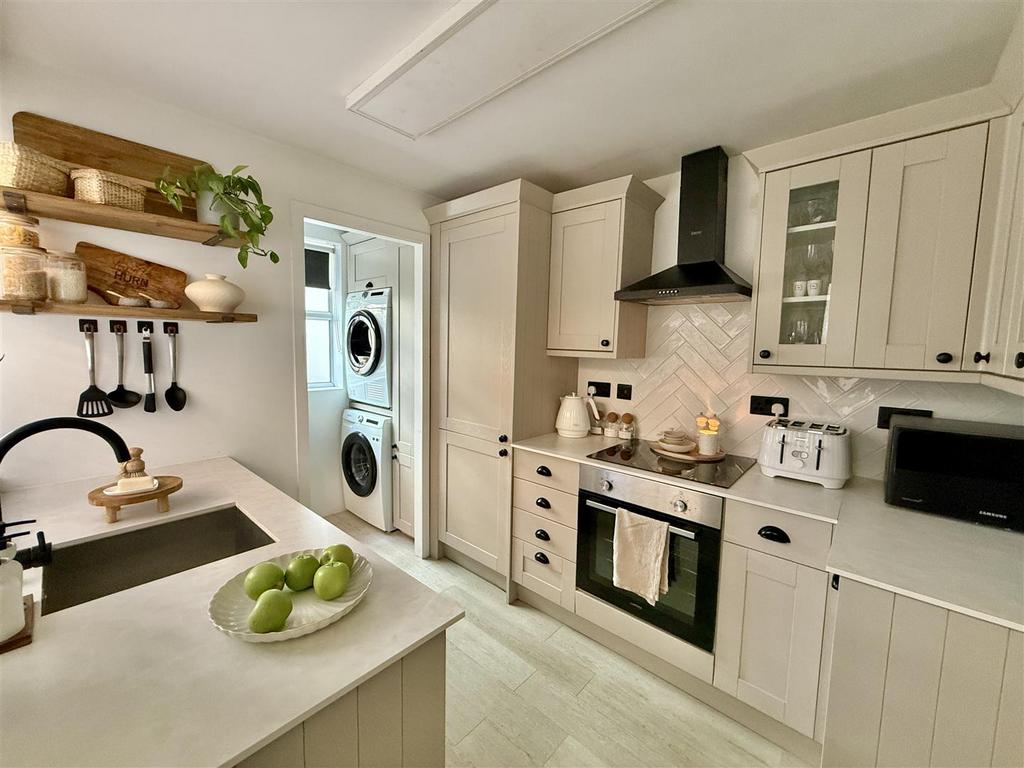 Kitchen: