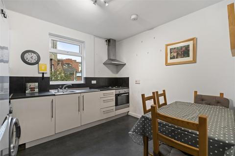3 bedroom flat to rent, Rockhall Road, London NW2