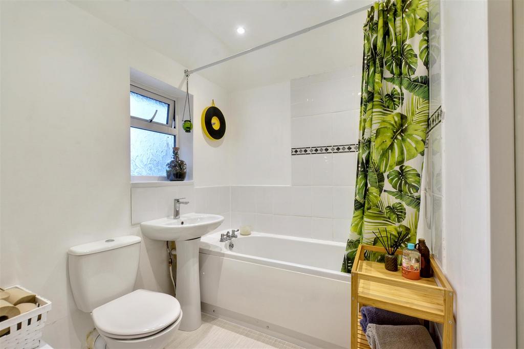 Bathroom 1.jpeg