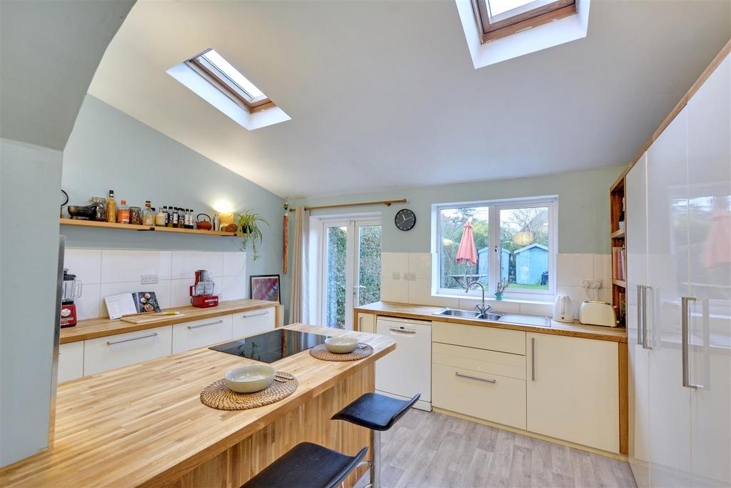 Kitchen 2.jpeg