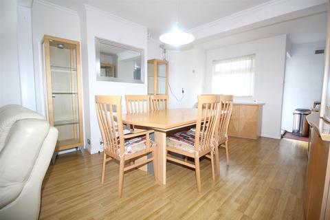 undefined, Princes Avenue, Enfield