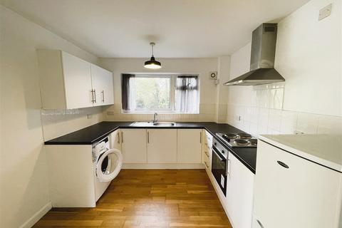 3 bedroom apartment to rent, The Parkway, Southampton
