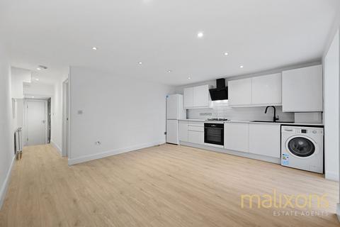 2 bedroom property to rent, Oval Road, Croydon CR0