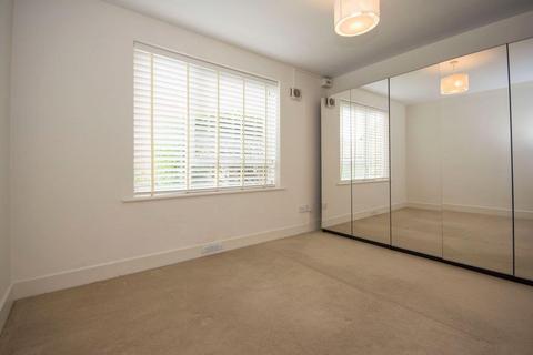 1 bedroom apartment to rent, Chivalry Road, Clapham Junction SW11