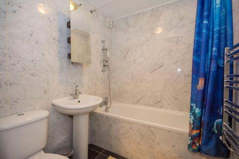 1 bedroom apartment to rent, Chivalry Road, Clapham Junction SW11