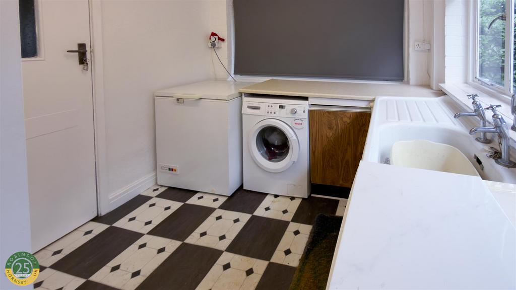Utility Room 1.jpg