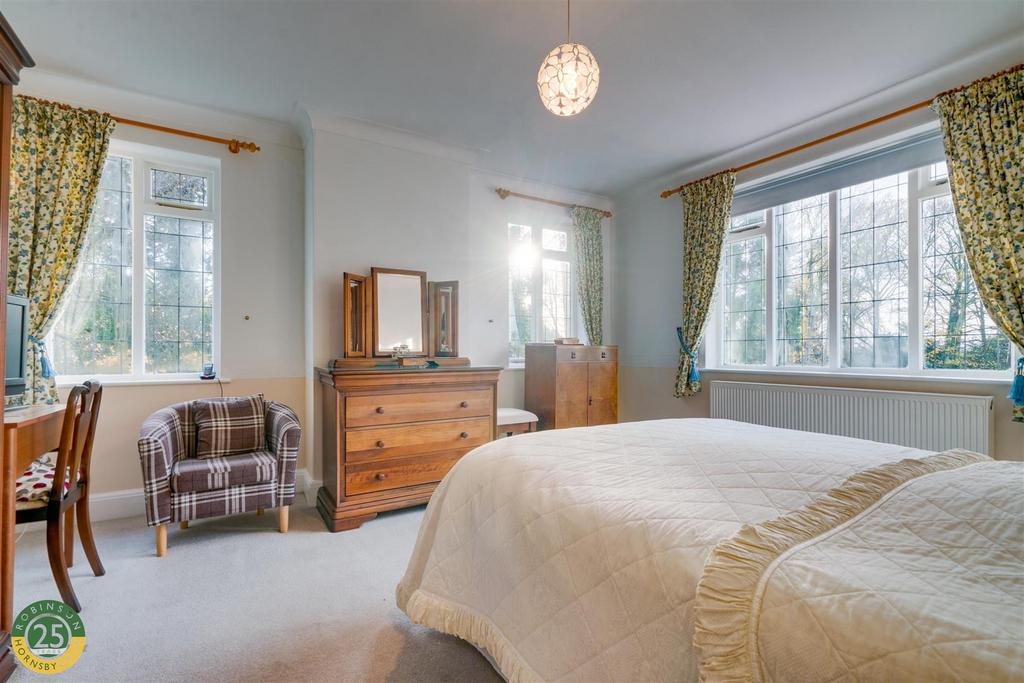 Bedroom 1- 3.jpg