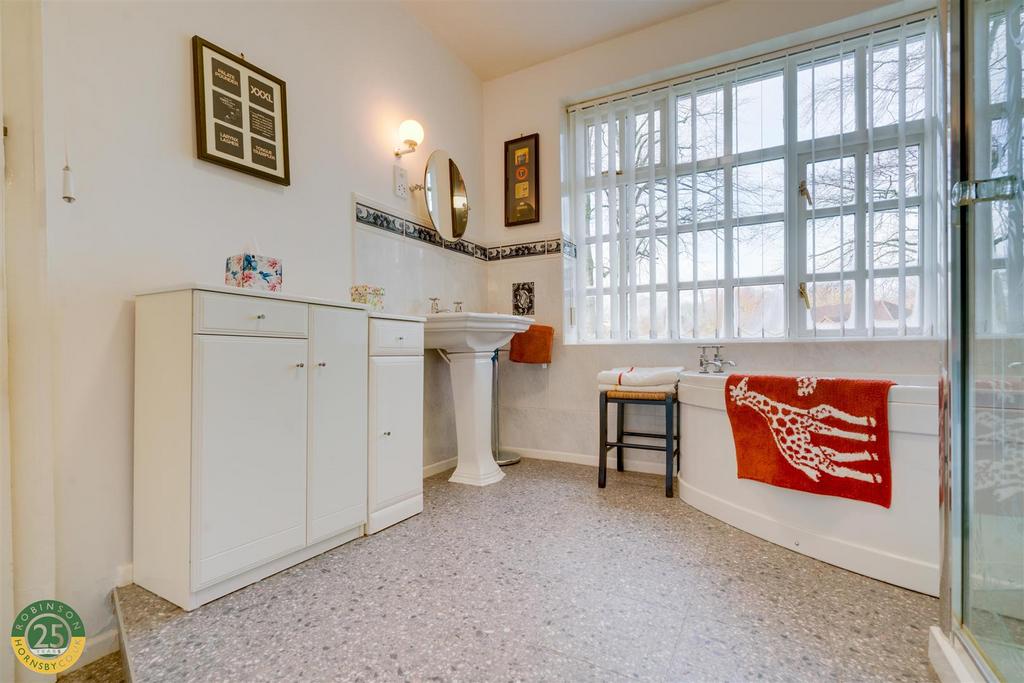 Bathroom 2.jpg