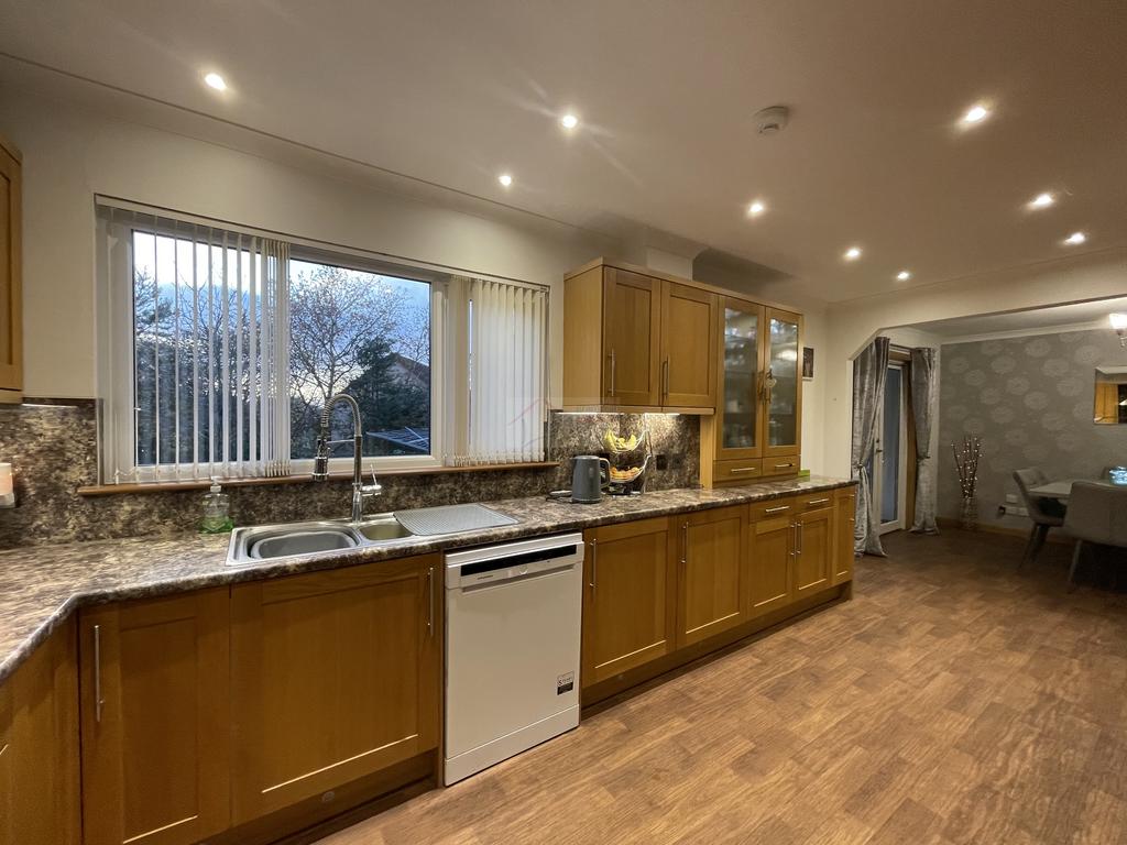 Kitchen e.JPG