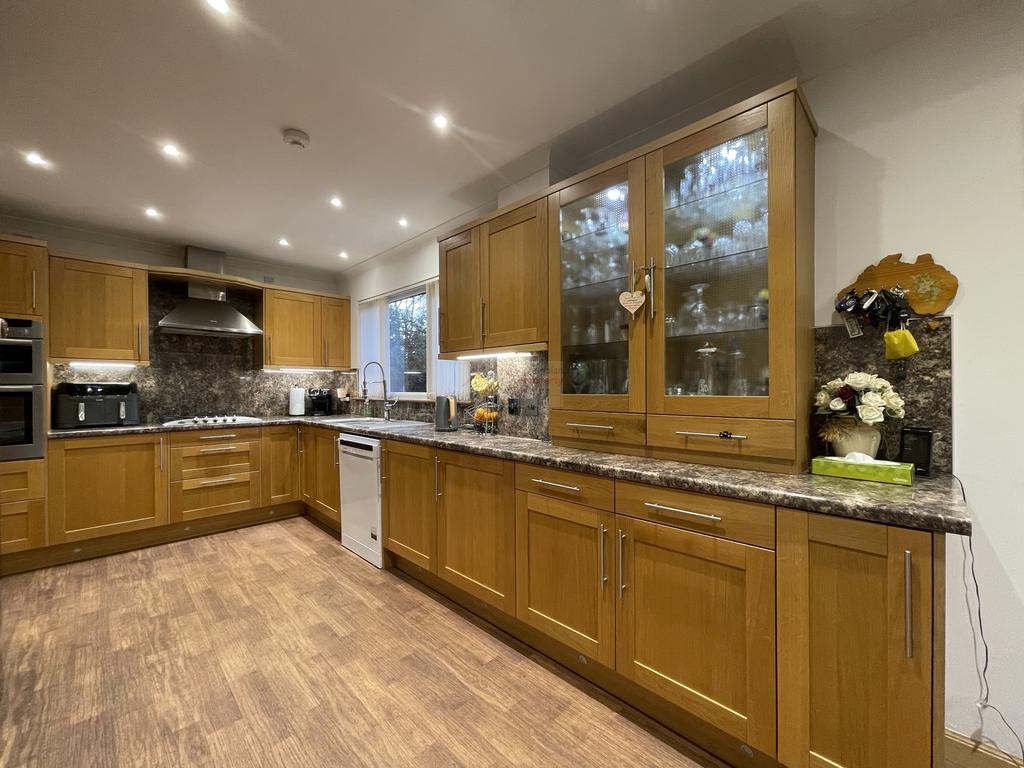Kitchen b.JPG