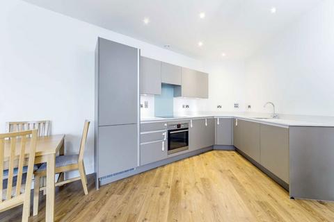 2 bedroom flat to rent, New Village Avenue, London E14